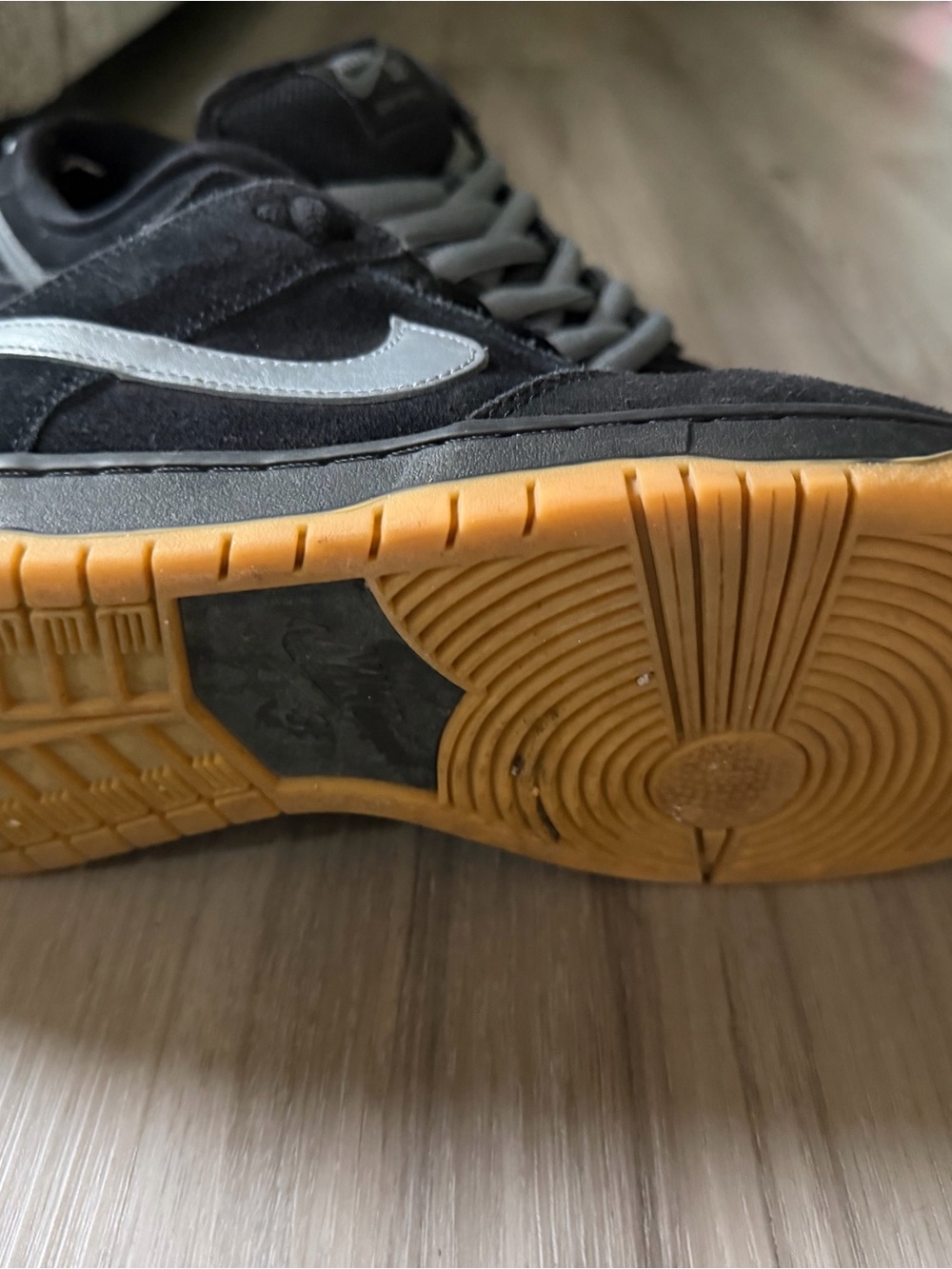 Nike SB Dunk Low Pro Black Gum CD2563-006 Men’s Sneakers - Picture 4 of 5